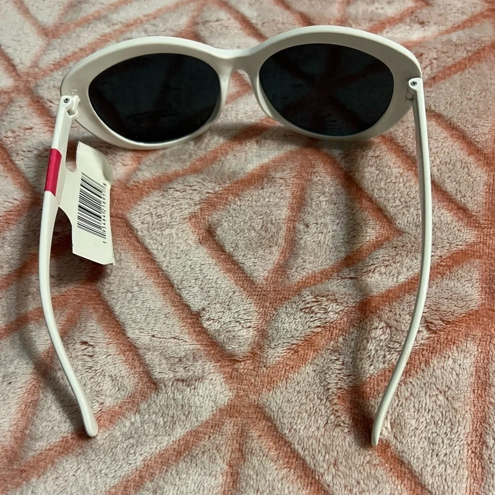N/A white sunglasses